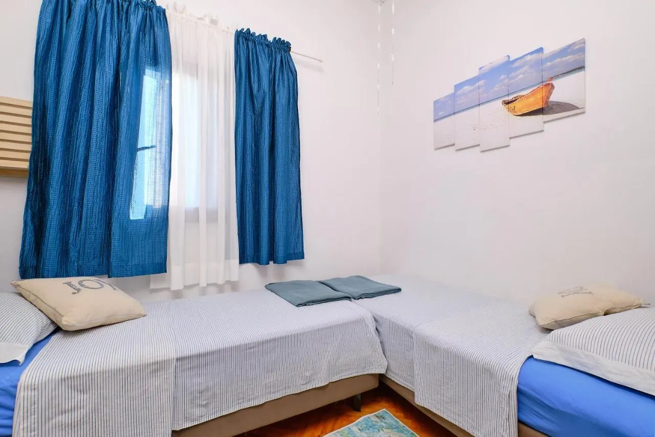 Amazing House, 20 M From The Beach, 80 M2 Martinscica  Martinscica (Cres)