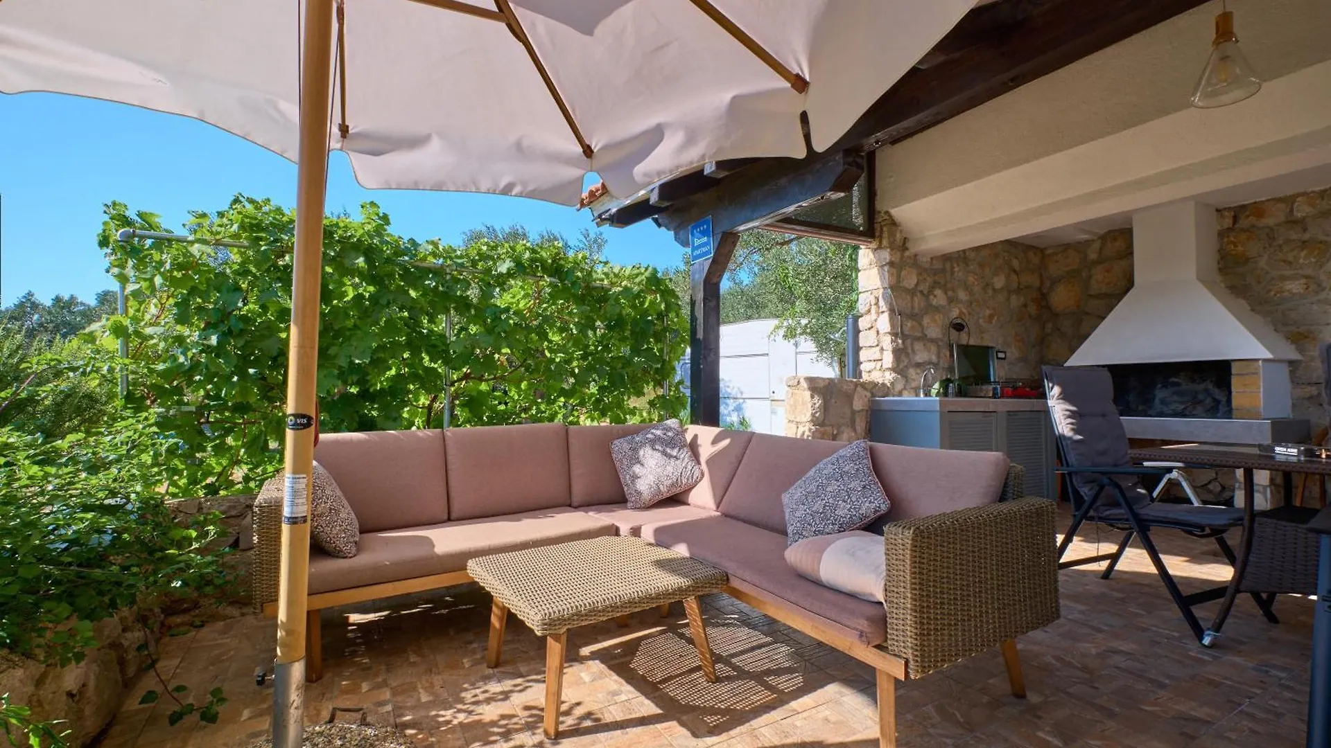 Amazing House, 20 M From The Beach, 80 M2 Martinscica  Apartment Martinscica (Cres)