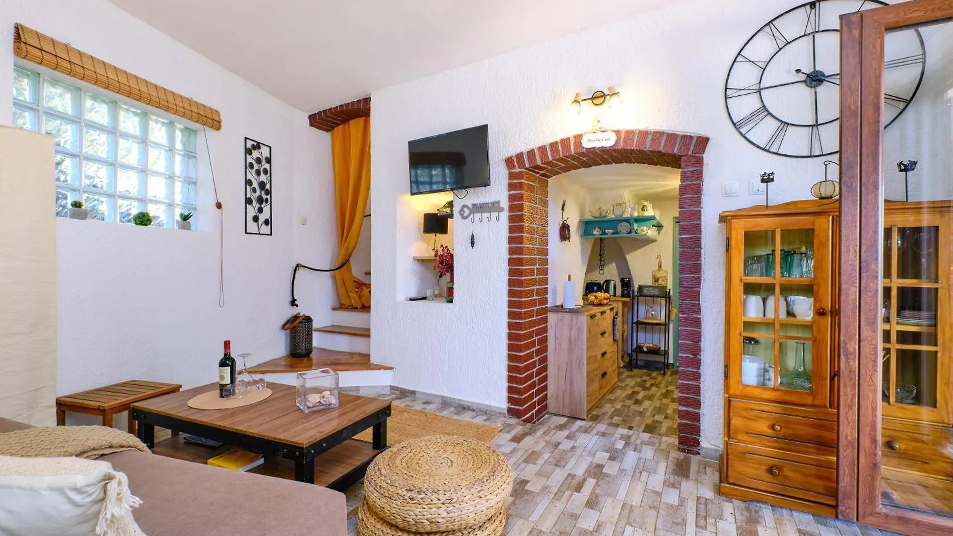 Apartment Amazing House, 20 M From The Beach, 80 M2 Martinscica  Croatia