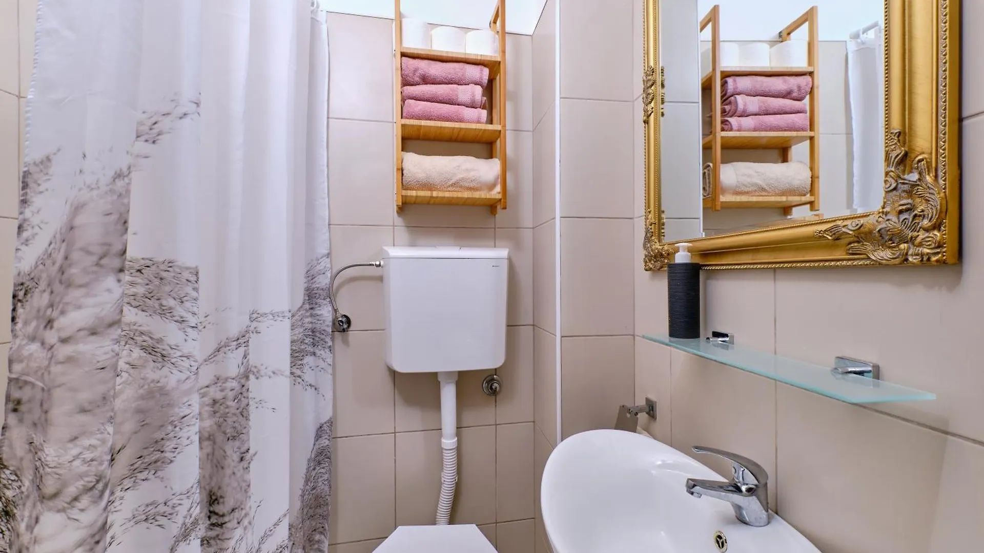 Amazing House, 20 M From The Beach, 80 M2 Martinscica