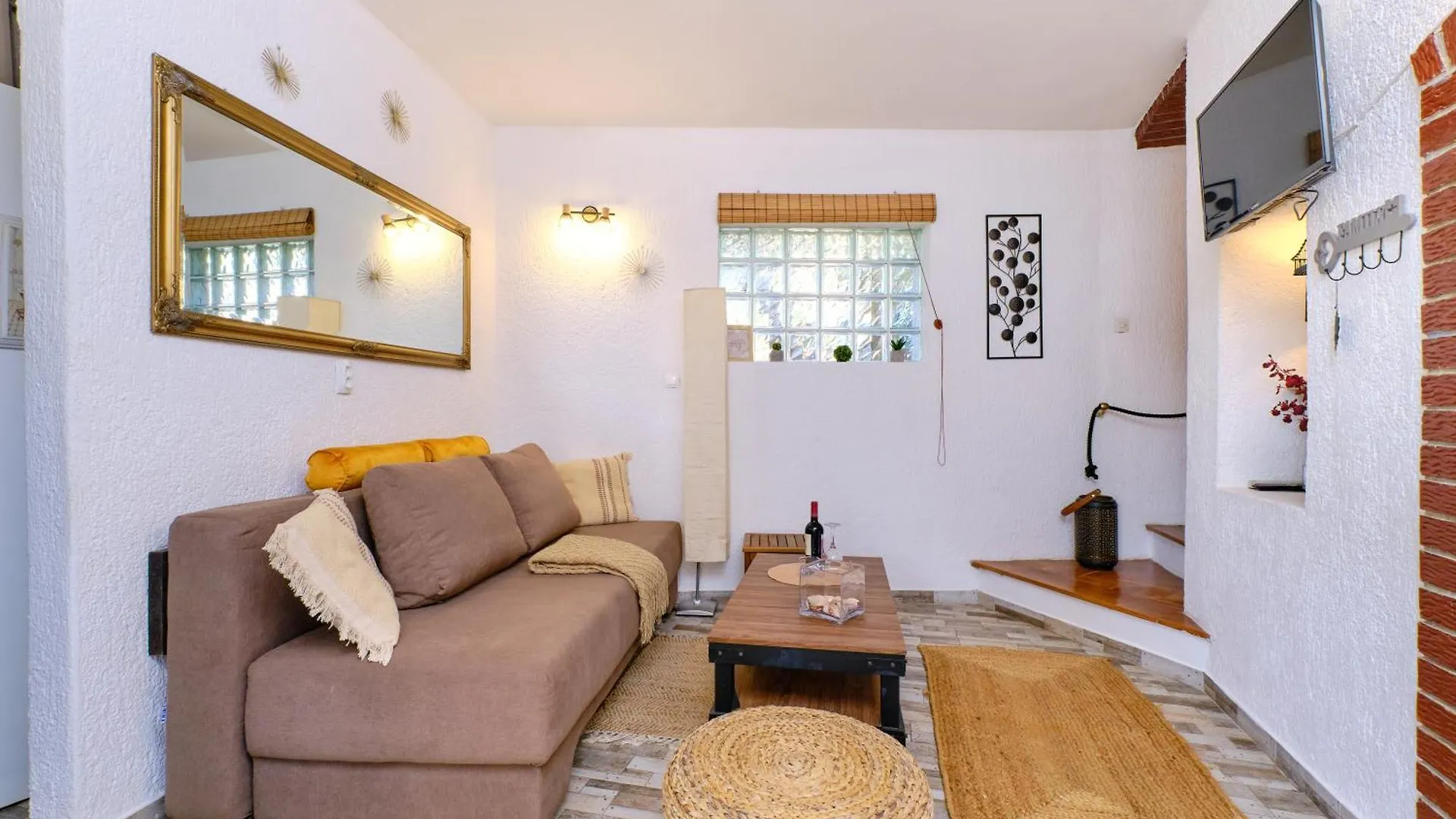 Apartment Amazing House, 20 M From The Beach, 80 M2 Martinscica  Croatia
