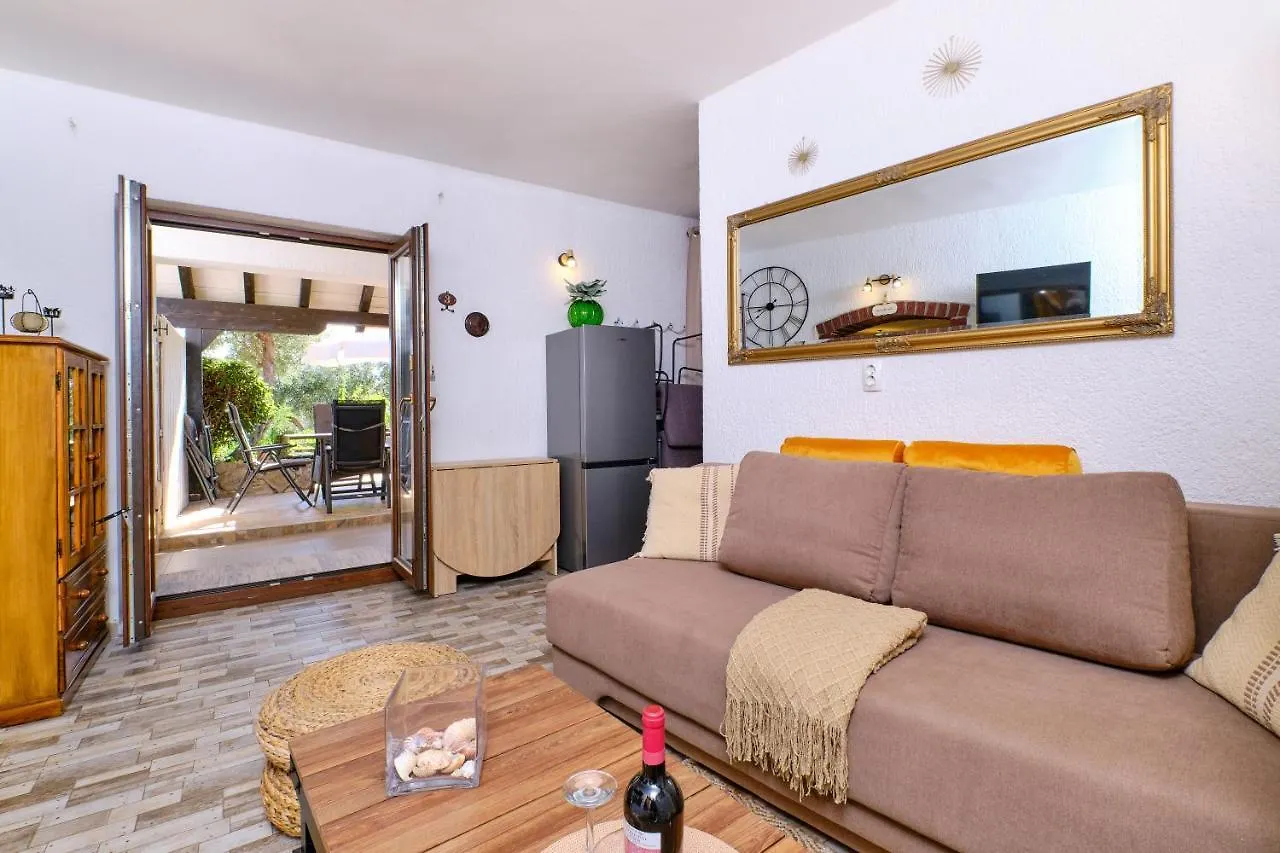 Amazing House, 20 M From The Beach, 80 M2 Martinscica  Croatia