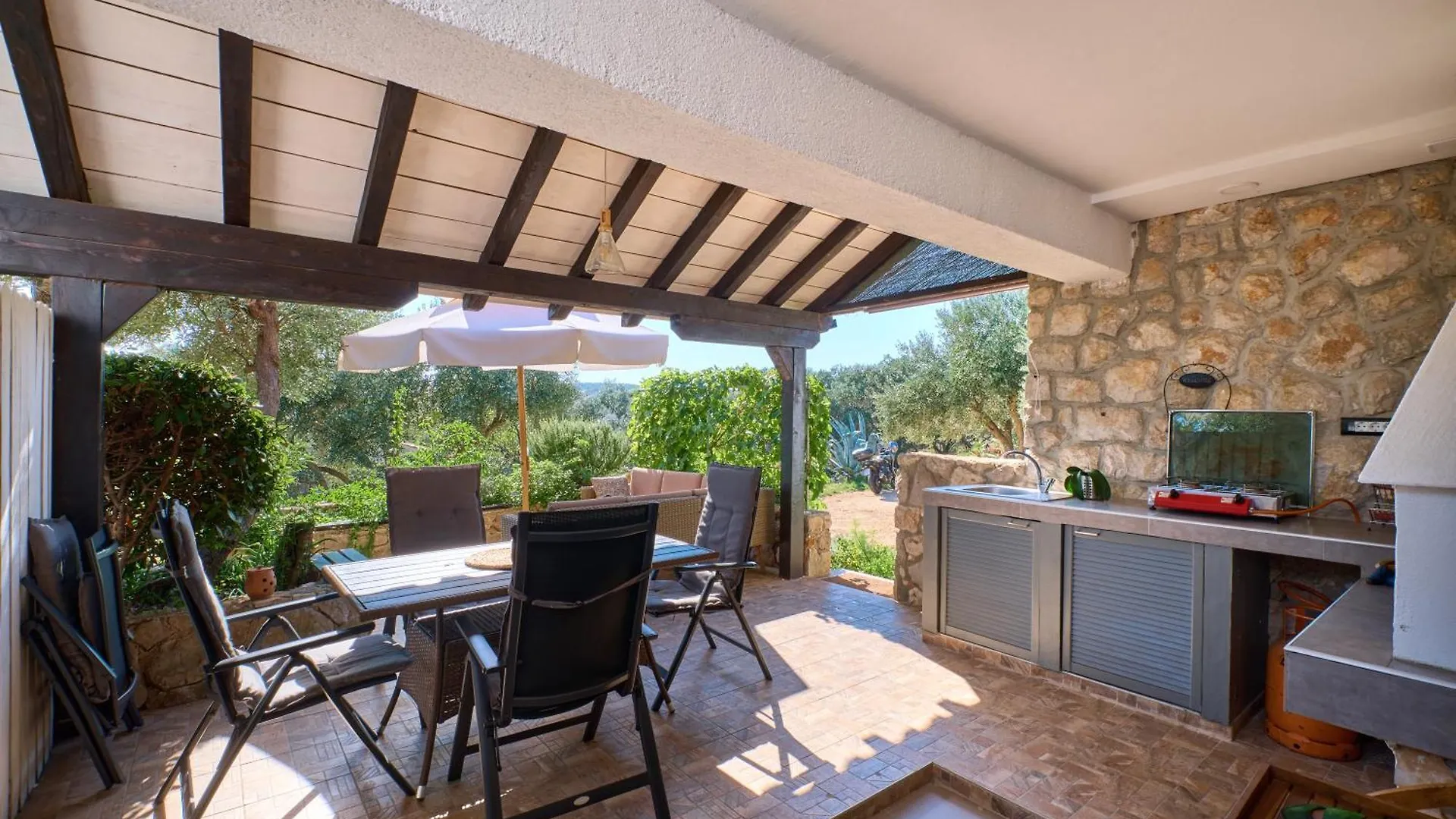 Amazing House, 20 M From The Beach, 80 M2 Martinscica  Apartment